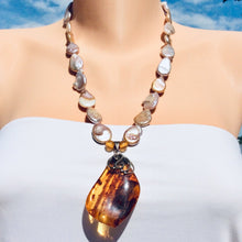Load image into Gallery viewer, Flat Tear-Shaped Keshi Pearls &amp; Amber Pendant Necklace
